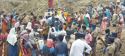 வெங்கல் அருகே சவுடு மண் குவாரிக்கு எதிர்ப்பு தெரிவித்து போராட்டம்