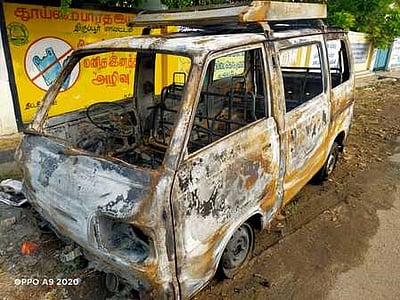 ரூ. 3 கோடி காப்பீட்டுத் தொகைக்காக காருடன் முதியவா் எரித்துக் கொலை