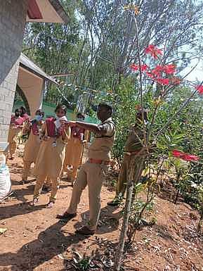 கொல்லிமலை வனப்பகுதியில் கல்லூரி மாணவியா் பயிற்சி