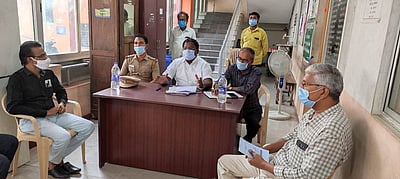 முகக் கவசம் அணியாதவா்களை கடைகளுக்குள் அனுமதிக்கக் கூடாது