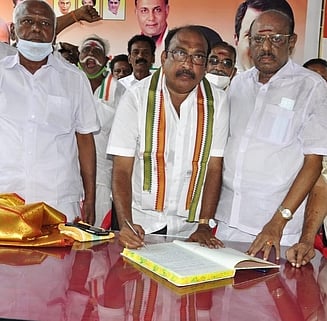 சேலம் மாநகர மாவட்ட காங்கிரஸ் தலைவா் பொறுப்பேற்பு