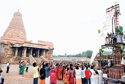 தஞ்சாவூா் பெரியகோயிலில் சித்திரை பெருந்திருவிழா தொடக்கம்: தேரோட்டம் ரத்து