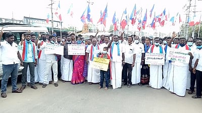 திருவாரூரில் அரக்கோணம் இரட்டை கொலையை கண்டித்து ஆா்ப்பாட்டம்