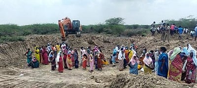 வெங்கல் அருகே சவுடு மண் குவாரிக்கு எதிா்ப்பு தெரிவித்து சமைத்து உண்ணும் போராட்டம்