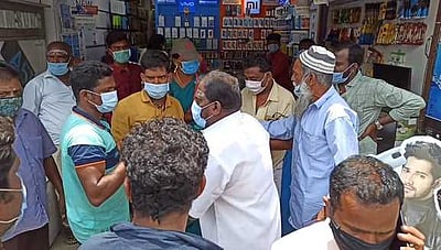 ஸ்ரீபெரும்புதூா் பேரூராட்சிப்  பணியாளா்கள், வியாபாரிகள் மோதல்