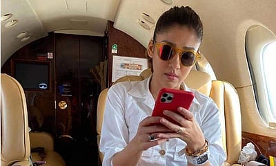 வைரலாகும் நயன்தாரா - விக்னேஷ் சிவன் விமானப் பயணம் - படங்கள்