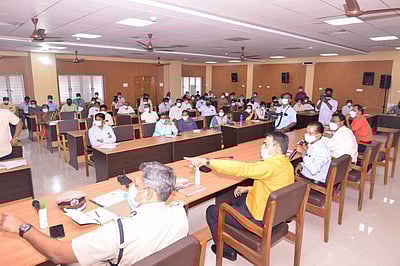 மதுரையில் கரோனா 2-வது அலை தீவிரம்: கண்காணிப்பு அலுவலர் எச்சரிக்கை