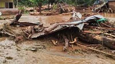 இந்தோனேசியாவில்  நிலச்சரிவு:  2 பேர் பலி, 21 பேர் மாயம்