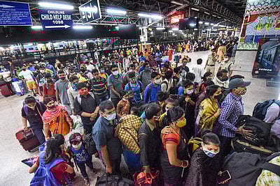 கரோனா அச்சுறுத்தல்: பிகாருக்கு திரும்பும் புலம்பெயர் தொழிலாளர்கள்