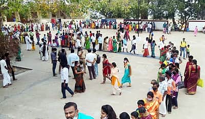காங்கயம்: புத்தாண்டையொட்டி கோயில்களில் பக்தர்கள் கூட்டம்