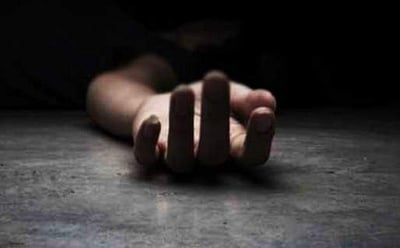 ஒரத்தநாடு அருகே சாலை ஓரம் வைக்கப்பட்டிருந்த விளம்பரப் பலகை விழுந்ததில் பெண் பலி