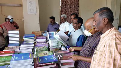 தமிழ்ப் பல்கலை.யில் 50% சிறப்புத் தள்ளுபடி விலையில் நூல் விற்பனை தொடக்கம்