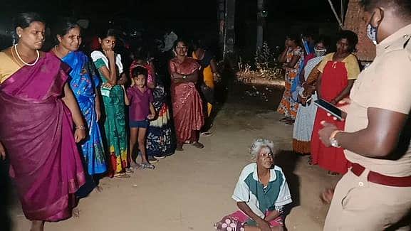 தாயை  முள்புதரில் வீசிய மகன்!