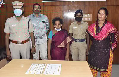 விவசாயியின் ஏ.டி.எம். அட்டையைத் திருடி ரூ.5.65 லட்சம் மோசடி: திருச்சி பெண் கைது