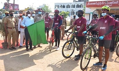 தீத் தடுப்பு விழிப்புணா்வை ஏற்படுத்த 200 கி.மீ. மிதிவண்டிப் பேரணி: ஆட்சியா் தொடக்கிவைத்தாா்