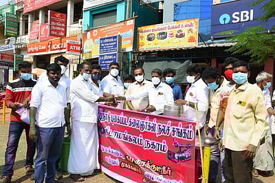 பொதுமக்களுக்கு முகக் கவசம் வழங்கல்