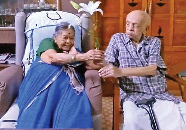 இணையத்தை கவர்ந்த தம்பதி