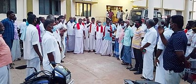 பூதலூா் வட்டாட்சியரகத்தை  முற்றுகையிட்டு விவசாயிகள் ஆா்ப்பாட்டம்