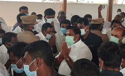 அதிமுக அலுவலகத்தில் முதல்வர் எடப்பாடி பழனிசாமி ஆலோசனை