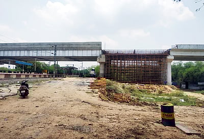 காஞ்சிபுரத்தில் மூன்று ஆண்டுகளாகியும் முற்றுப்பெறாத ரயில்வே மேம்பாலப் பணி!