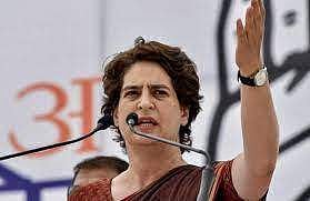 தடுப்பூசி உற்பத்தி: பிரதமா் மீது பிரியங்கா குற்றச்சாட்டு