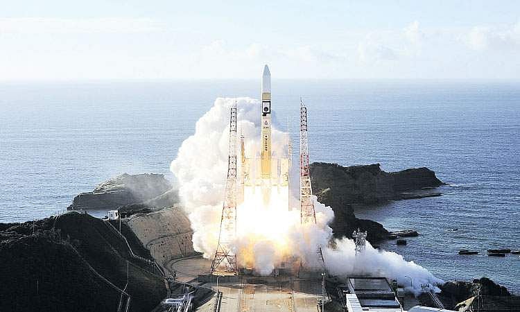 நிலவில் தடம் பதிக்க...!