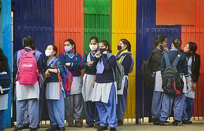 6-9 ம் வகுப்புகளுக்கு விடுமுறை: கர்நாடகத்தில் கரோனா கட்டுப்பாடுகள்