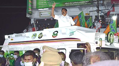 தில்லுமுல்லு செய்து ஆட்சிக்கு வர திமுக துடிக்கிறது: முதல்வர்