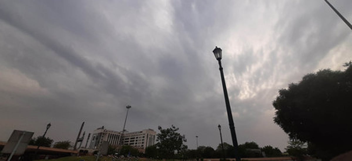 தில்லியில் மேகமூட்டத்துடன் மிதமான வெயில்!