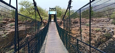 சுற்றுலாப் பயணிகளுக்குத் தடை: வெறிச்சோடிய ஒகேனக்கல் நீர்வீழ்ச்சி