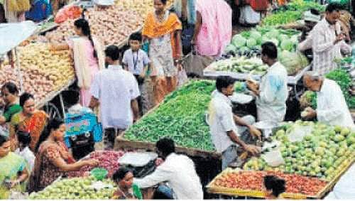 காய்கறி, மளிகைக் கடைகள் திறக்கும் நேரம் குறைப்பு: மகாராஷ்டிர அரசு