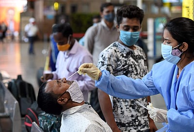 குஜராத்தில் புதிதாக 12,553 பேருக்கு கரோனா தொற்று