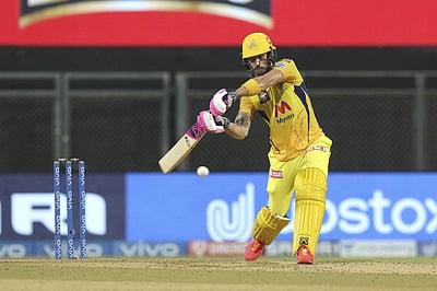 டாஸ் வென்ற மார்கன் பந்துவீச்சு தேர்வு: சென்னை பேட்டிங்