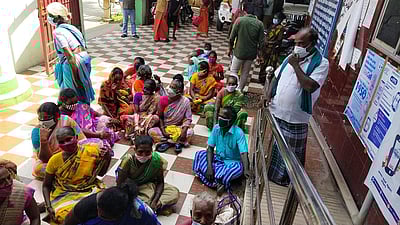 அடிப்படை வசதிகள் கோரி கூடலூர் நகராட்சி அலுவலகம் முற்றுகை