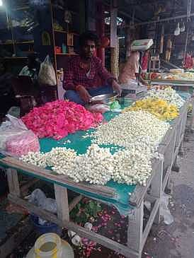 இரவு நேர பொதுமுடக்கம்: மலா் விவசாயிகள், வியாபாரிகள் கவலை