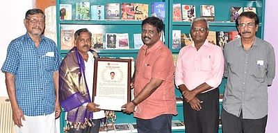 சுவடியியல் ஆய்வாளருக்கு சிறப்பு விருது