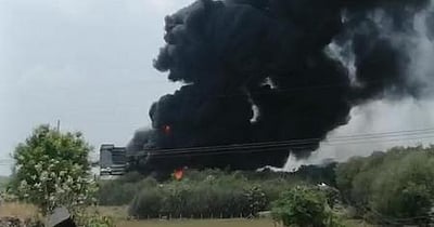 ரசாயன ஆலையில் தீ விபத்து ஒருவா் காயம்