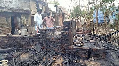 நாகை அருகே 6 வீடுகள் தீக்கிரை