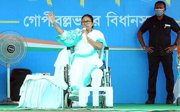 'ஆக்சிஜன் உ.பி.க்கு திருப்பி விடப்படுகிறது': மம்தா குற்றச்சாட்டு