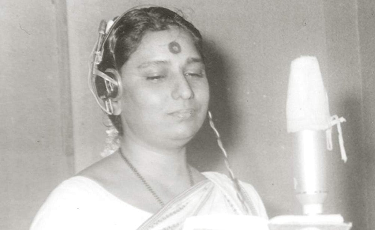 பாடகி எஸ். ஜானகியின் 83-வது பிறந்தநாள்: கொஞ்சும் குரல்