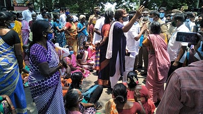 குடிநீர் வசதி கேட்டு திருவள்ளூர் ஆட்சியர் அலுவலகம் முற்றுகை