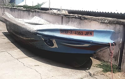 கோடியக்கரை அருகே கரை ஒதுங்கிய ஆளில்லா இலங்கைப் படகு