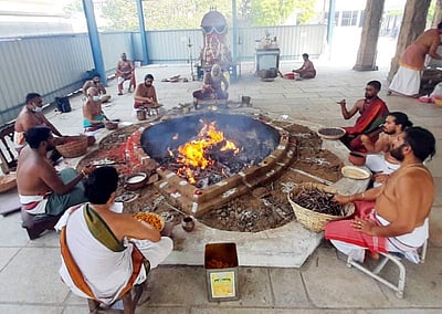 காஞ்சி காமாட்சியம்மன் கோயிலில் லலிதா சஹஸ்ரநாம சிறப்பு ஹோமம்