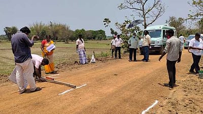 சாலைப் பணி: மாநில தரக் கண்காணிப்பாளா் ஆய்வு