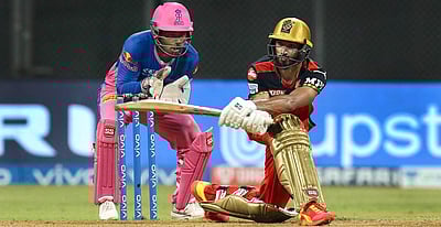 ஐபிஎல்: சென்னையைப் பின்னுக்குத் தள்ளி மீண்டும் முதலிடத்தில் ஆர்சிபி!