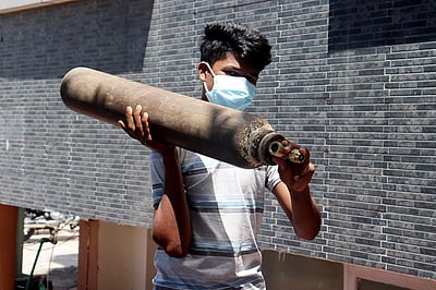 தமிழகத்தில் ஆக்ஸிஜன் தேவைக்கு அவசர எண் ‘104’ அறிவிப்பு