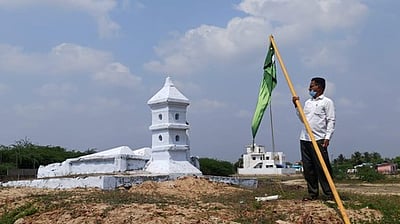 நாகை சாகிப் பள்ளி தைக்கால் கொடிமரம் சேதம்
