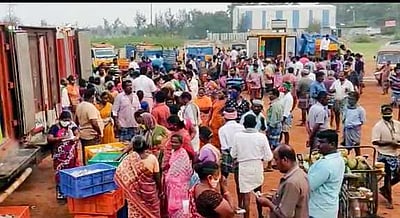 இறைச்சி, காய்கறி கடைகளில் குவிந்த மக்கள்