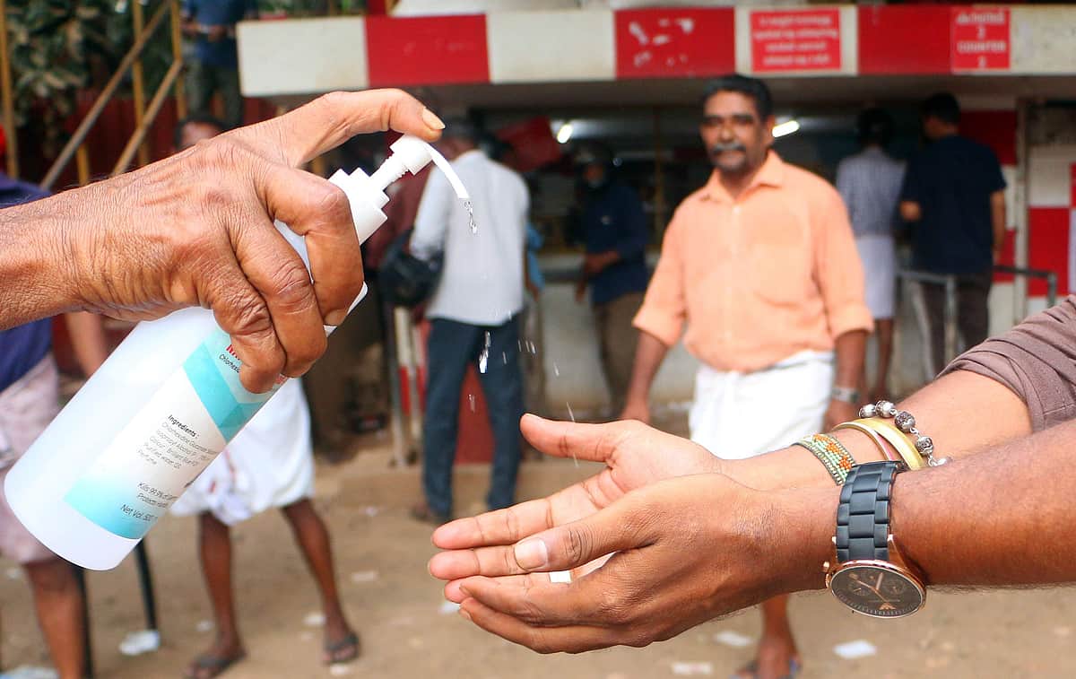 மீண்டும் பழையகதை.. மதுபானம் கிடைக்காமல் கிருமிநாசினி குடித்த 3 பேர் பலி