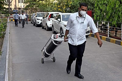 தில்லியில் ஆக்ஸிஜன் பற்றாக்குறையால் 20 பேர் பலி; 200 பேரின் உயிருக்கு ஆபத்து